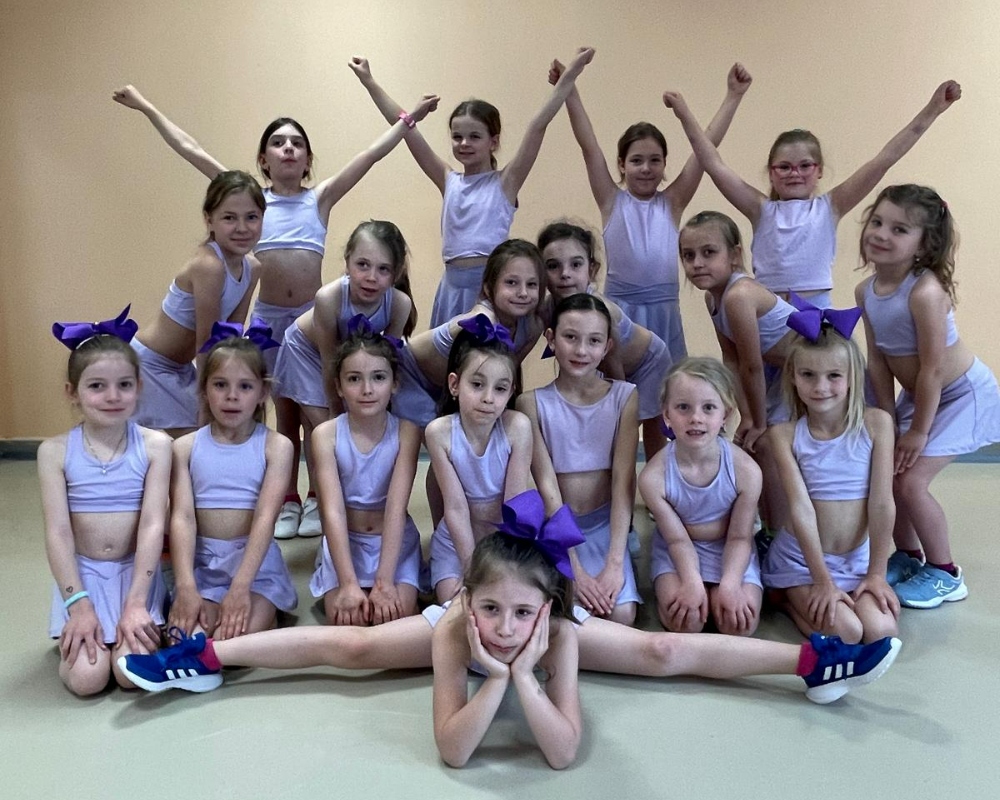 CHEERLEADERS MINI B+C PRO ZAČÁTEČNÍKY A MÍRNĚ POKROČILÉ